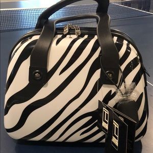 Hard shell travel case